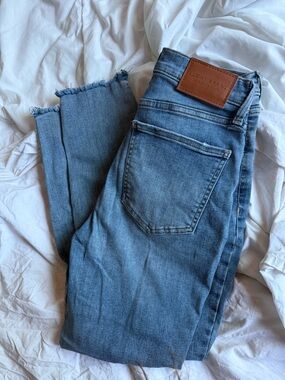 Lucky Brand Women's Light Blue Skinny Jeans with Frayed Hem